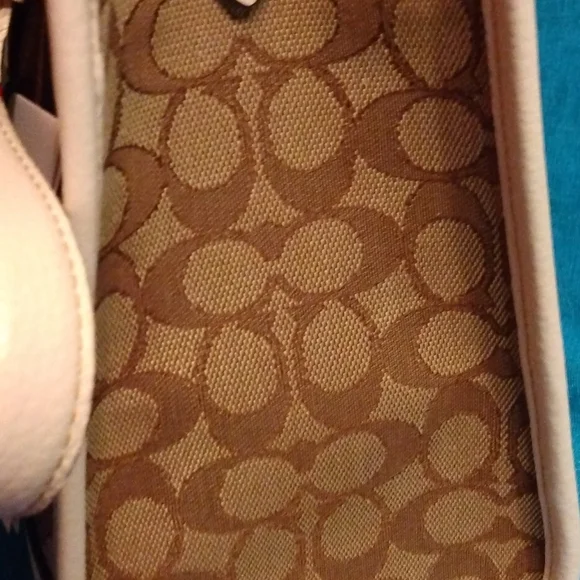 Authentic Coach crossbody / handbag brand new with tag - Picture 4 of 12